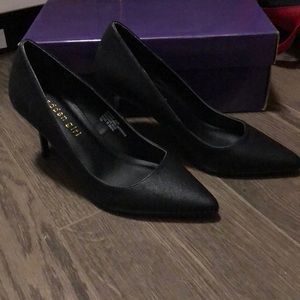 ***MOVING SALE*** Black pumps